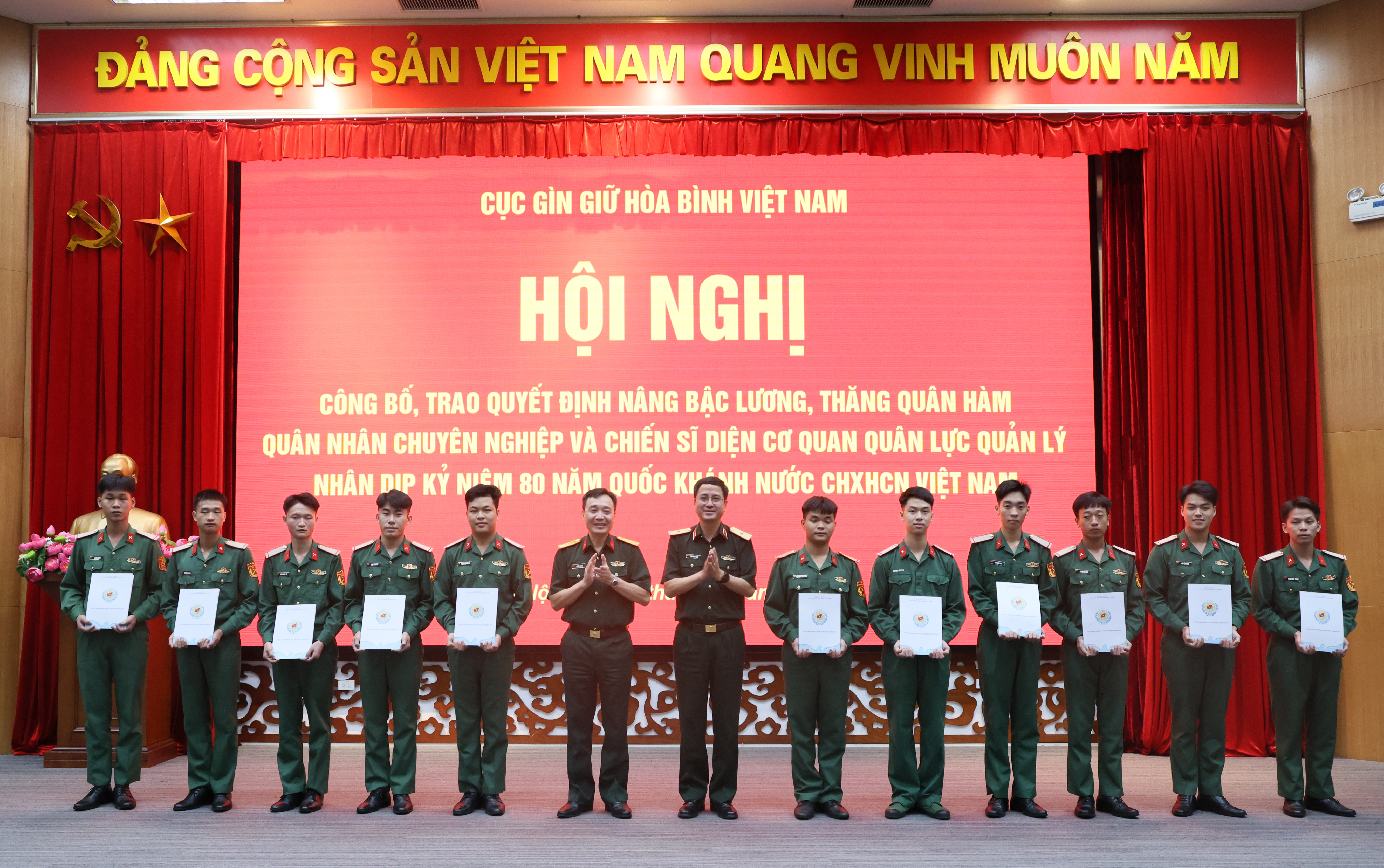 /UploadStore/admin/251008 trao quyet dinh/AT2A8225.jpg